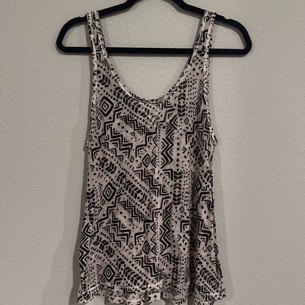 Mudd Geometric Print Sheer Tank Top
Size Medium‎